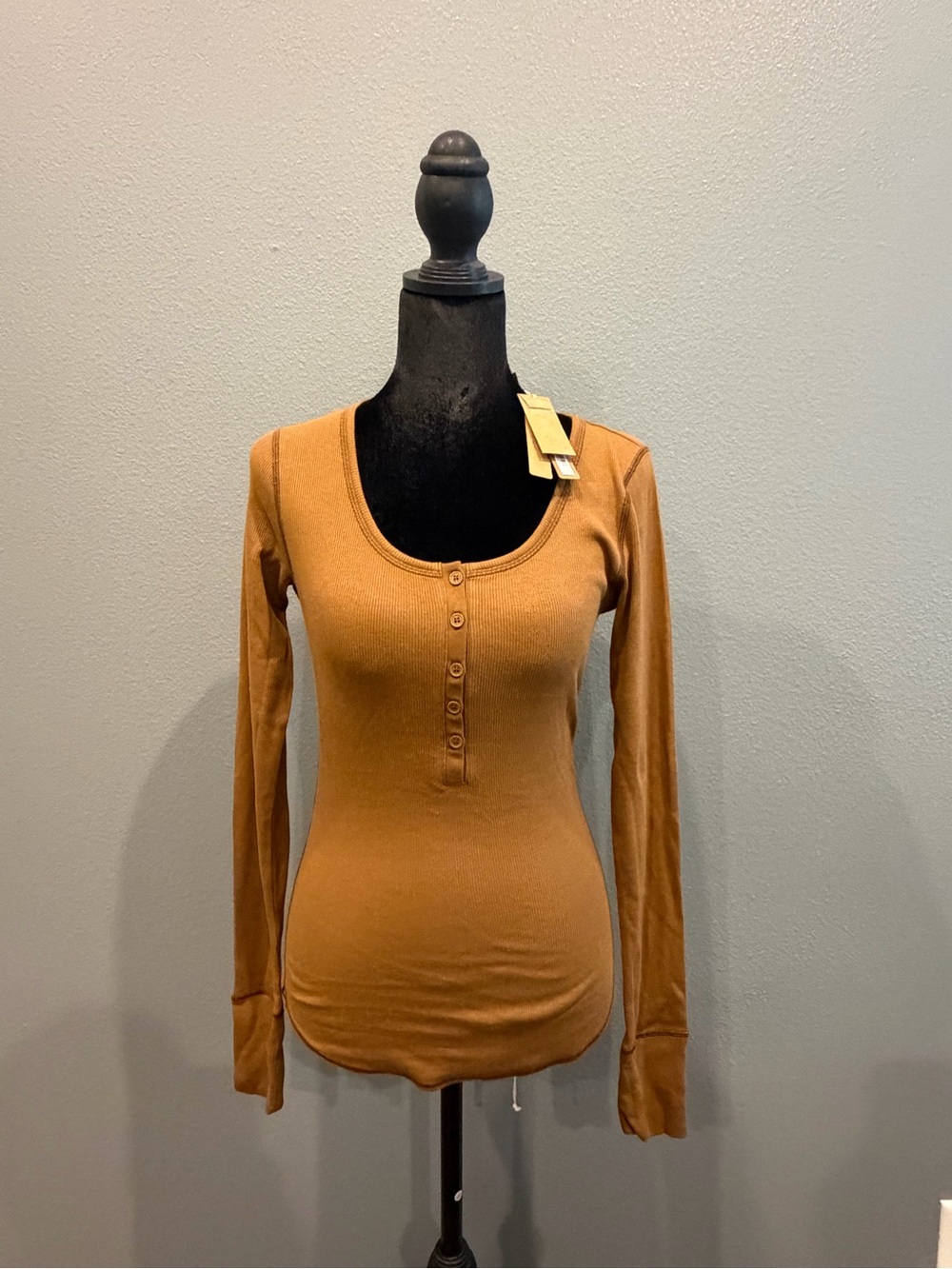 SKIMS Scoop-Neck Henley Long-Sleeve Top in Camel